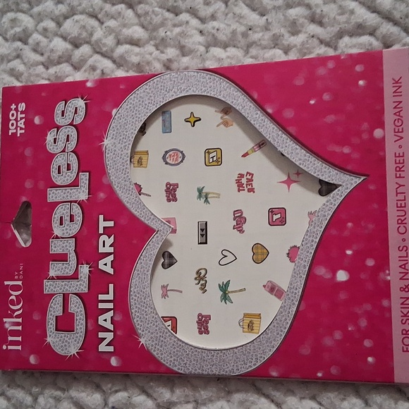 NWT Clueless Dionne Palette, 1 Lipgloss, 2 Pc Nail Art, 4 Lip Oil - Picture 7 of 10